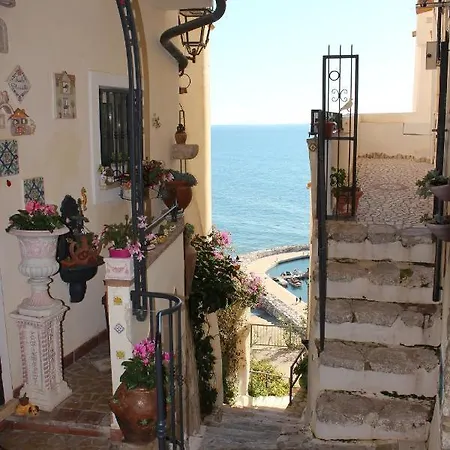 Il Mare Nel Pozzo: Historic Center, Steps From Bed & Breakfast *