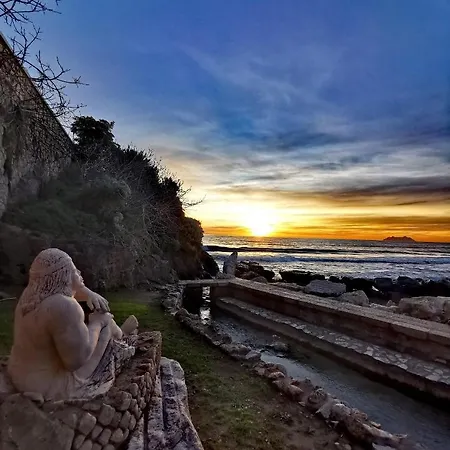 Bed & Breakfast Il Mare Nel Pozzo: Historic Center, Steps From Sperlonga