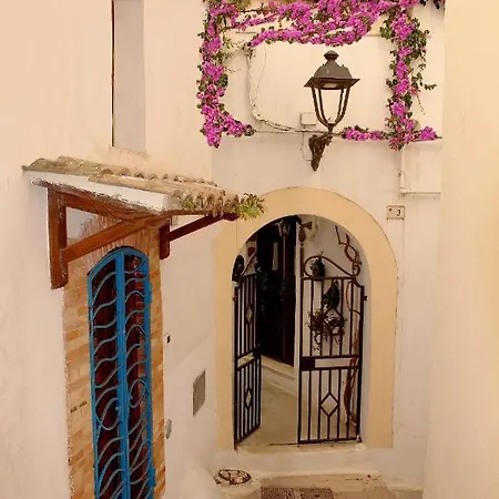 Il Mare Nel Pozzo: Historic Center, Steps From