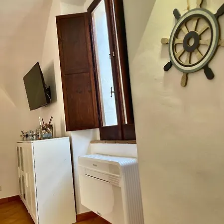 Bed & Breakfast Il Mare Nel Pozzo: Historic Center, Steps From