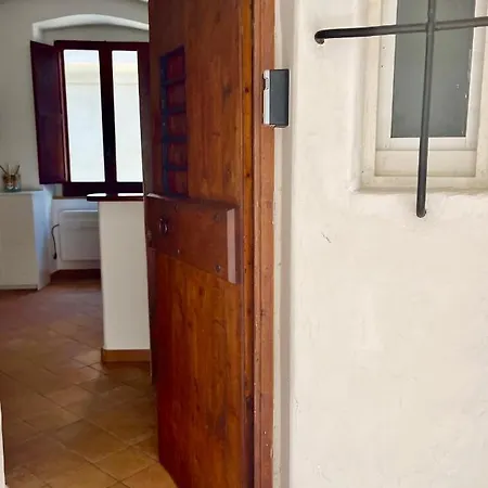 Bed & Breakfast Il Mare Nel Pozzo: Historic Center, Steps From *