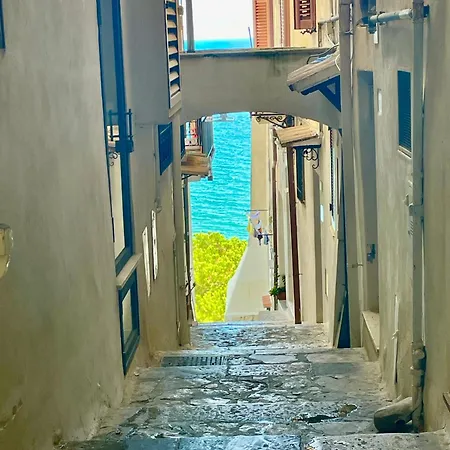 Il Mare Nel Pozzo: Historic Center, Steps From Bed & Breakfast