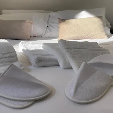 Il Mare Nel Pozzo: Historic Center, Steps From Bed & Breakfast *